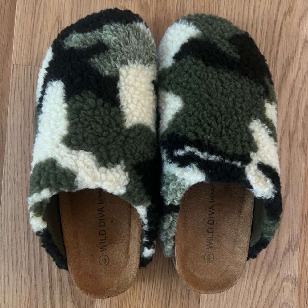 Camo Wild Diva Slides